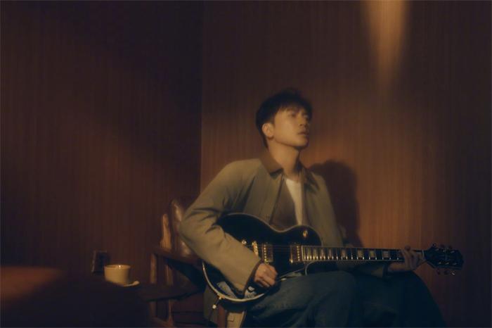 苏有朋全新单曲《与你》上线 深度参与创作回归音乐初心 (2).jpg